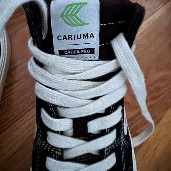 Cariuma canvas size 5.5 high top sneaker - Picture 4 of 6